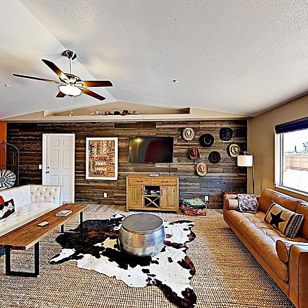 Rawhide Ranch - Walk To Pappy And Harriet'S With Hot Tub! Home Yucca Valley Exterior foto