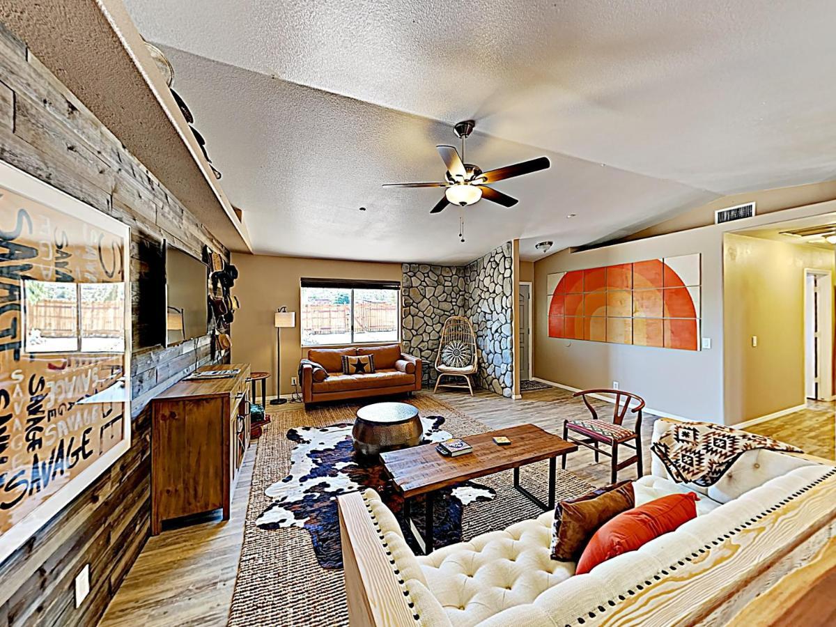Rawhide Ranch - Walk To Pappy And Harriet'S With Hot Tub! Home Yucca Valley Exterior foto